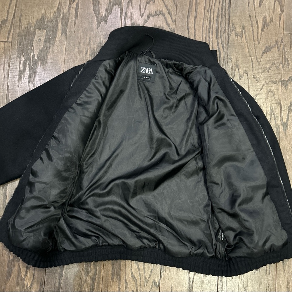 Zara Jacked - Picture 3 of 12